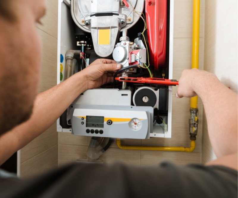 Gasthermen-Wartung und Reparatur durch den Techniker
